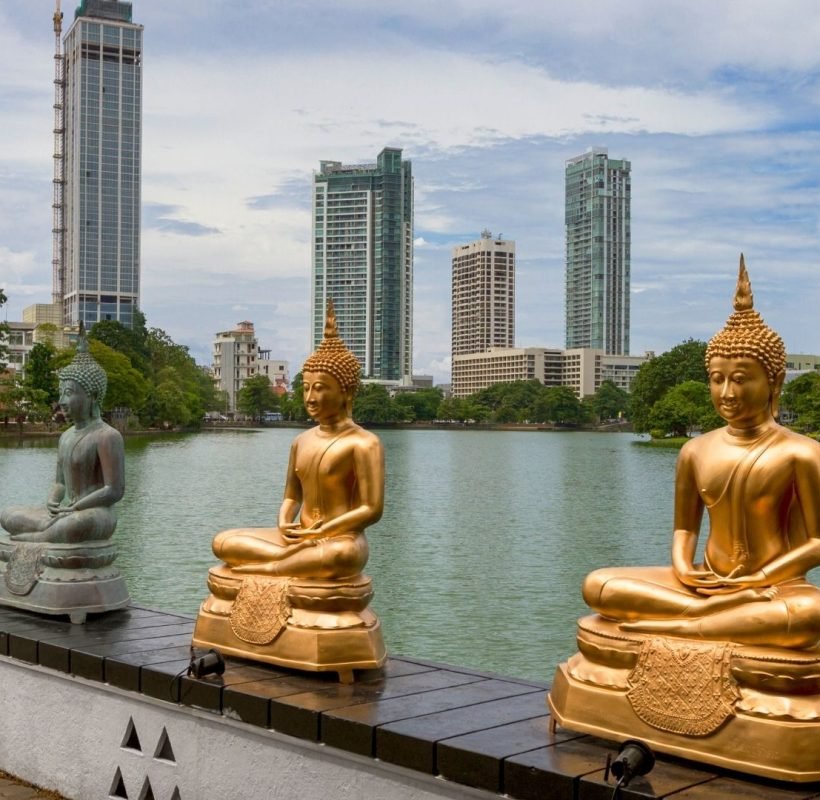 colombo-skyline-beira-lake-buddha-statues